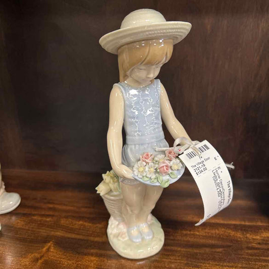 Lladro -Girl w/Skirt Full of Flowers