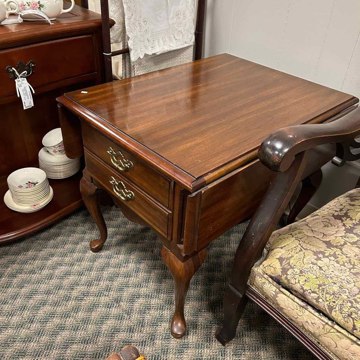 Thomasville Drop Leaf End Table