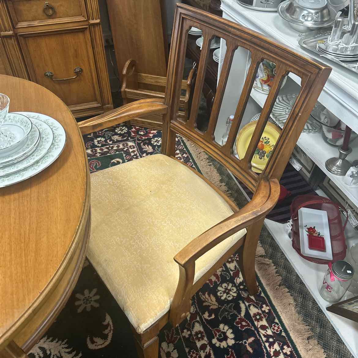 Oval Dining Table w/4 Chairs & 3 Leaves AS IS