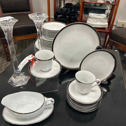 40 pc China w/Black & Silver Rim