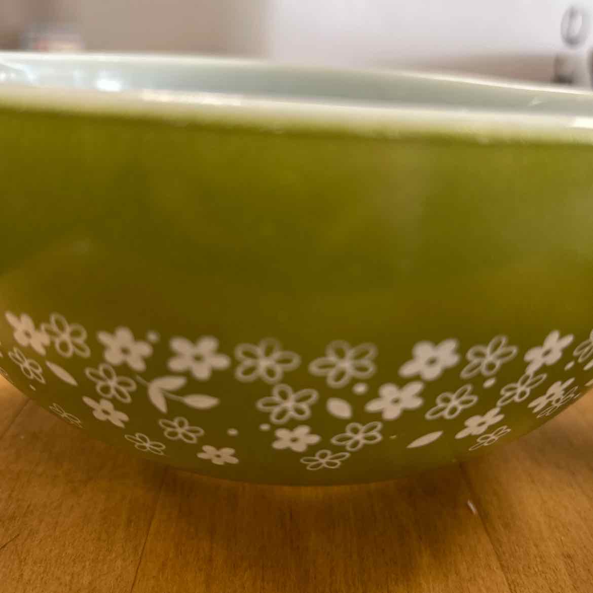 2 Vintage Pyrex Crazy Daisy Bowls