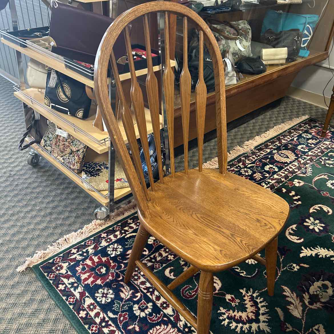 Round Wood Pedestal Table w/4 Wood Chairs