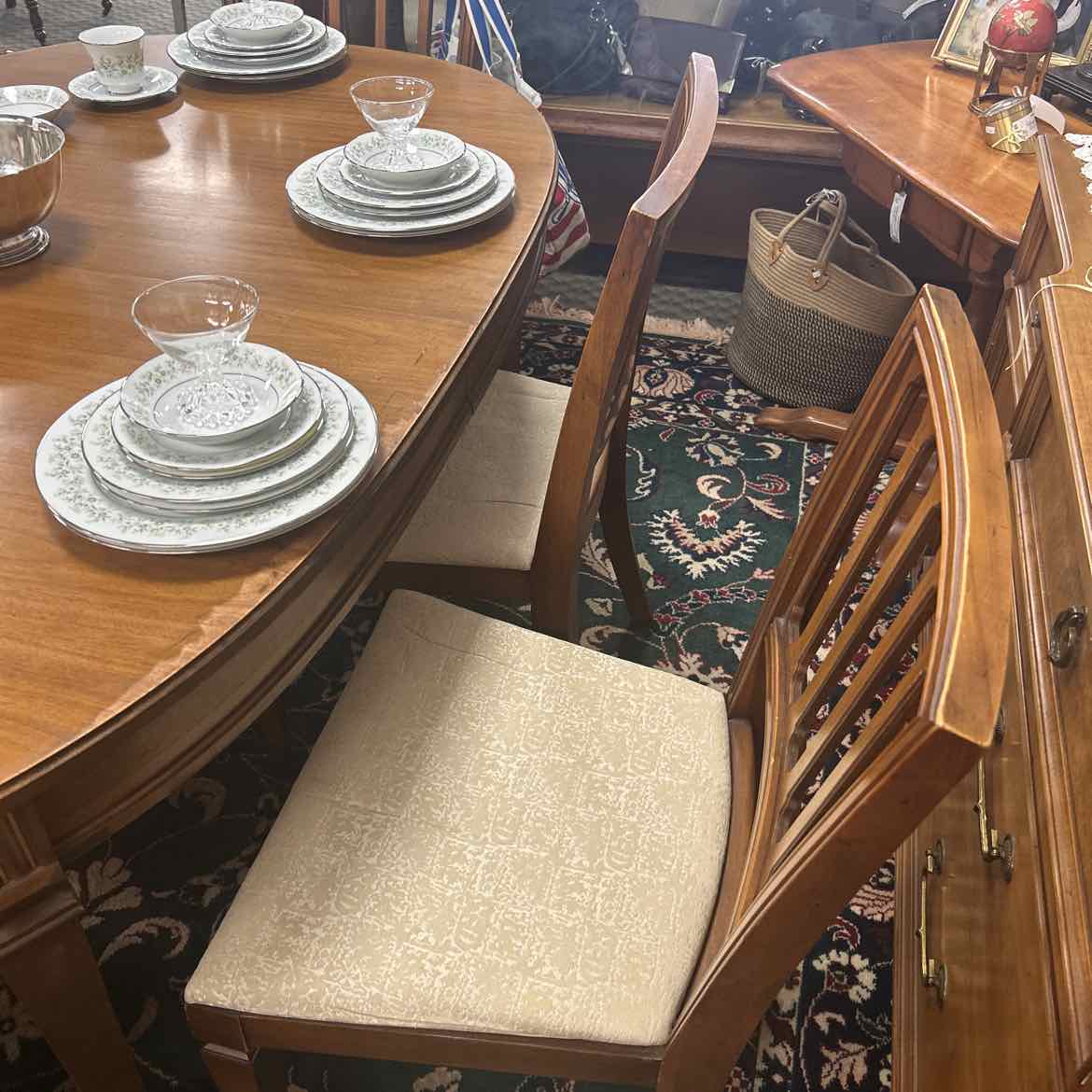 Oval Dining Table w/4 Chairs & 3 Leaves AS IS