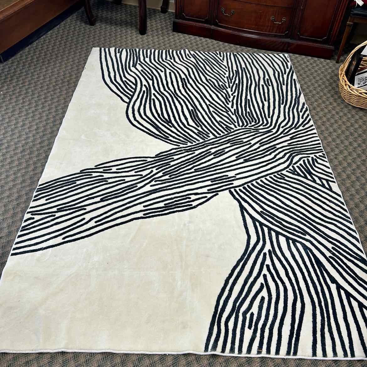 9x6 Black & White Rug AS IS