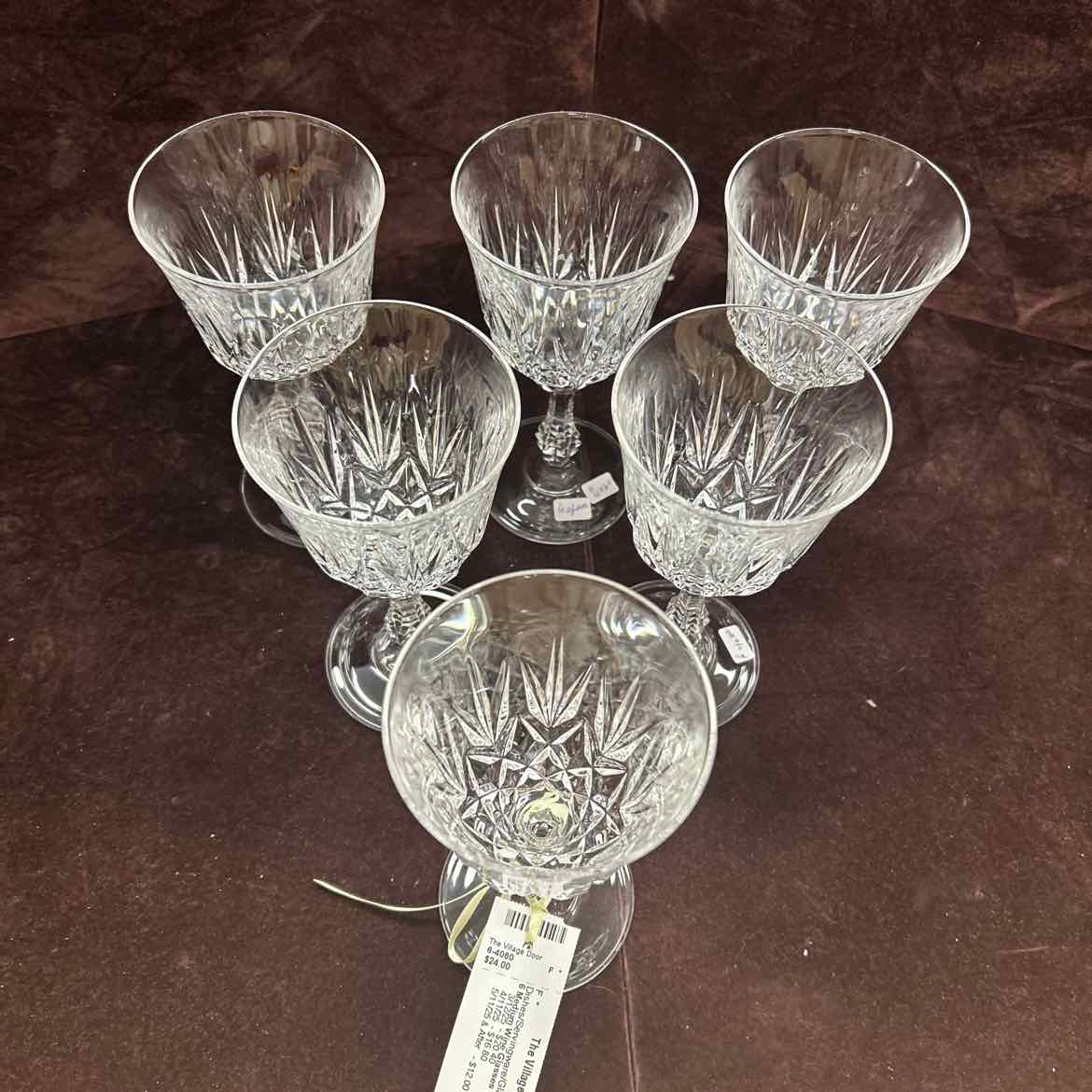 6 Medium Wine Glasses w/Diamond Pattern