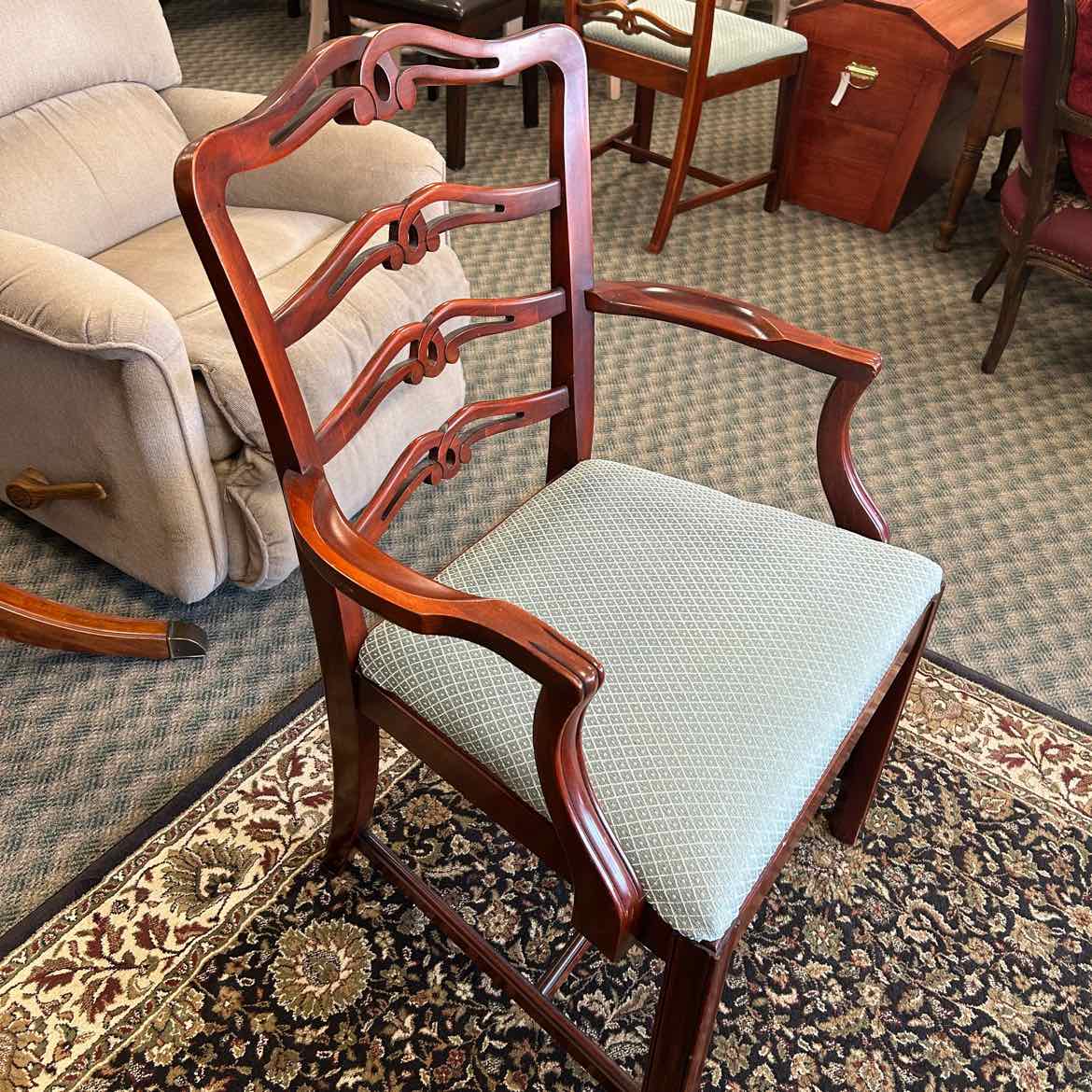 Dining Table w/6 chairs/3 Leaves & Pads