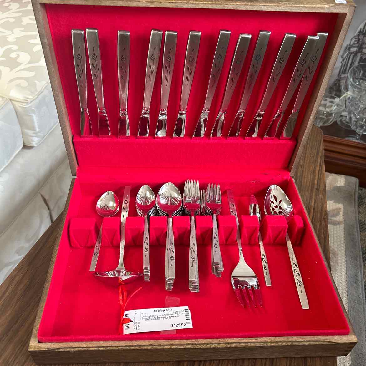 65 pc Onieda Stainless Capistrano w/Box