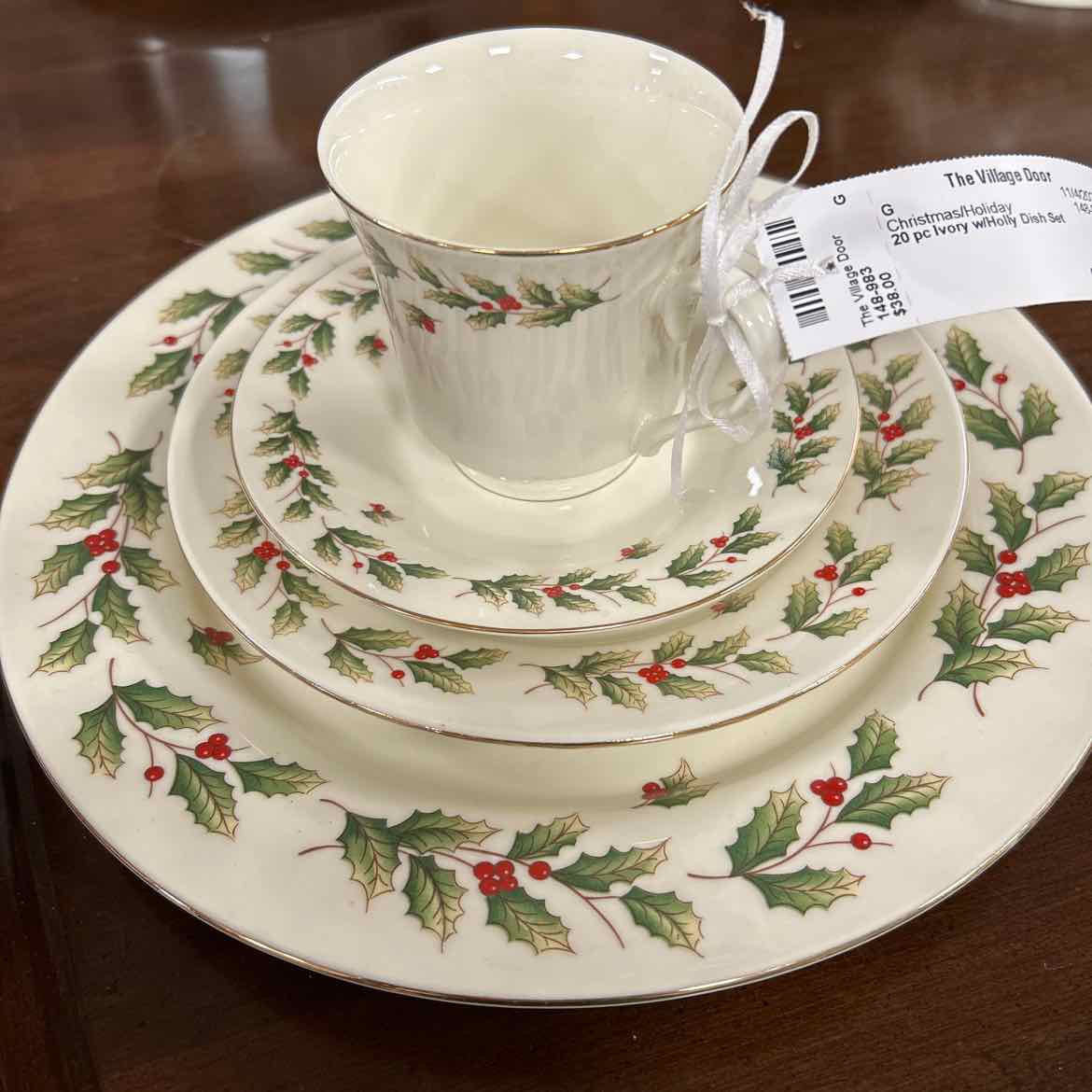 20 pc Ivory w/Holly Dish Set