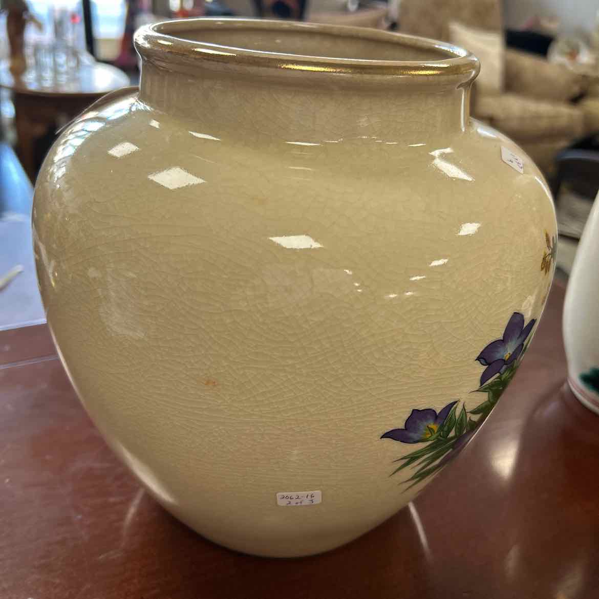 Large Cream Vase w/Flowers