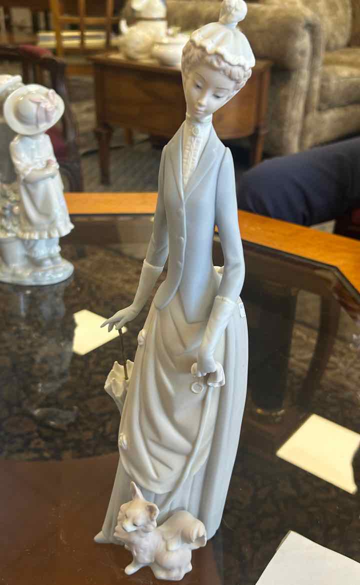Lladro -Lady w/Umbrella & Dog