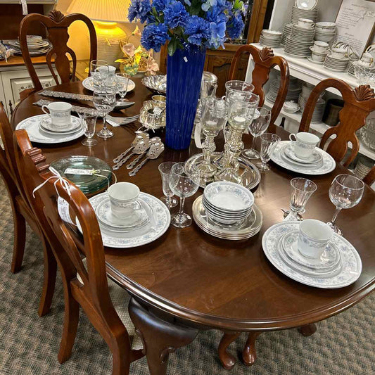 Wood Dining Table w/5 Chairs & 2 Leaves/Pads