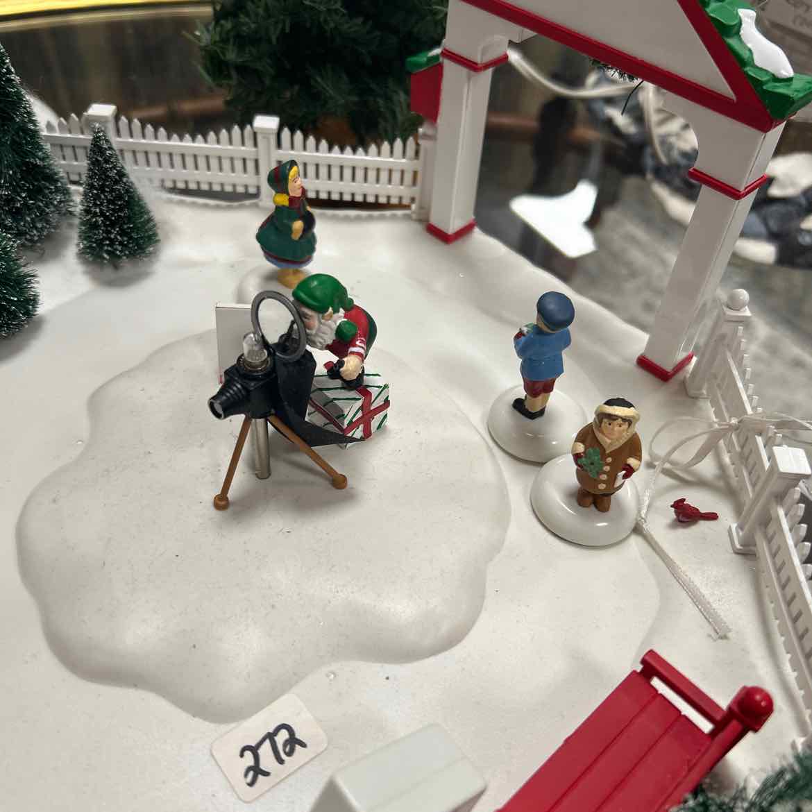 Dept. 56 Animated Photo w/Santa