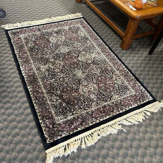 Black Patterned Rug w/Beige Fringe
