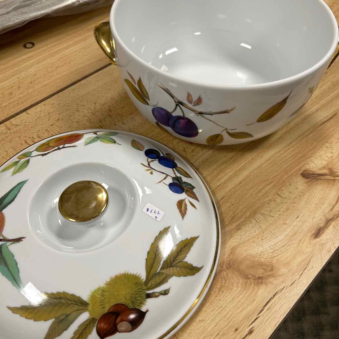 Royal Worcester Round Casserole w/Lid