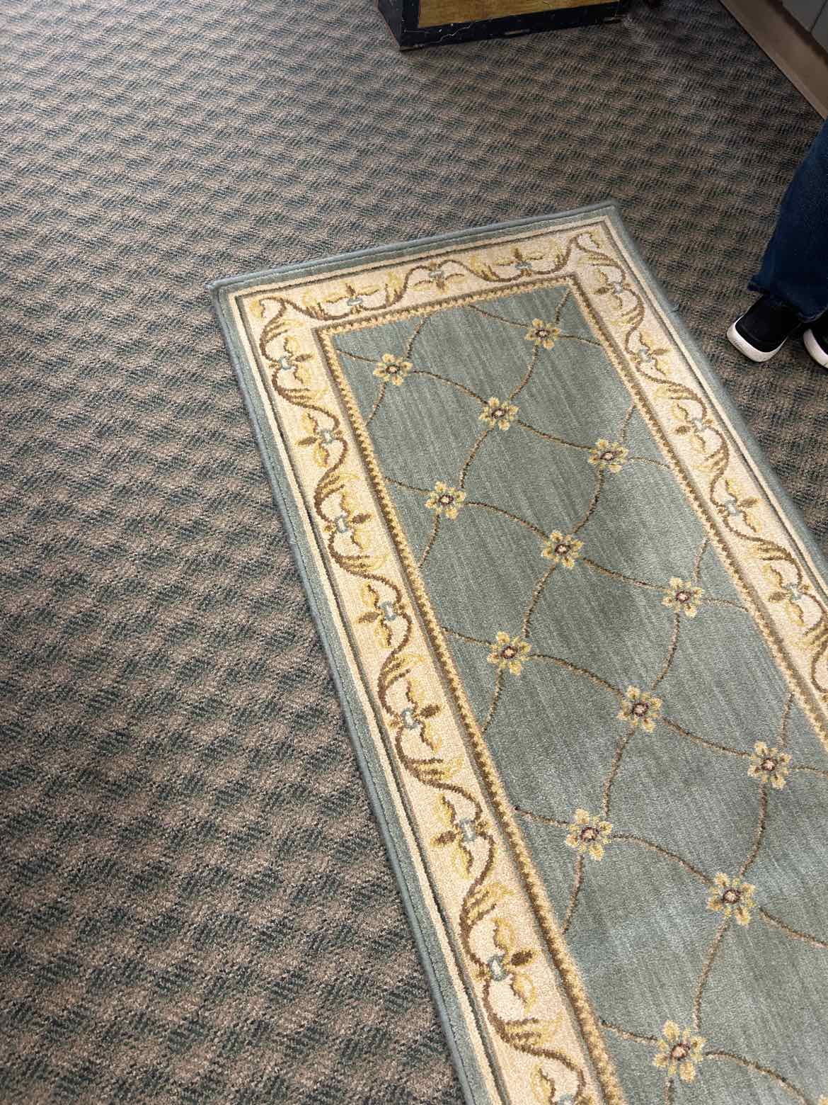 Blue/Gold Runner