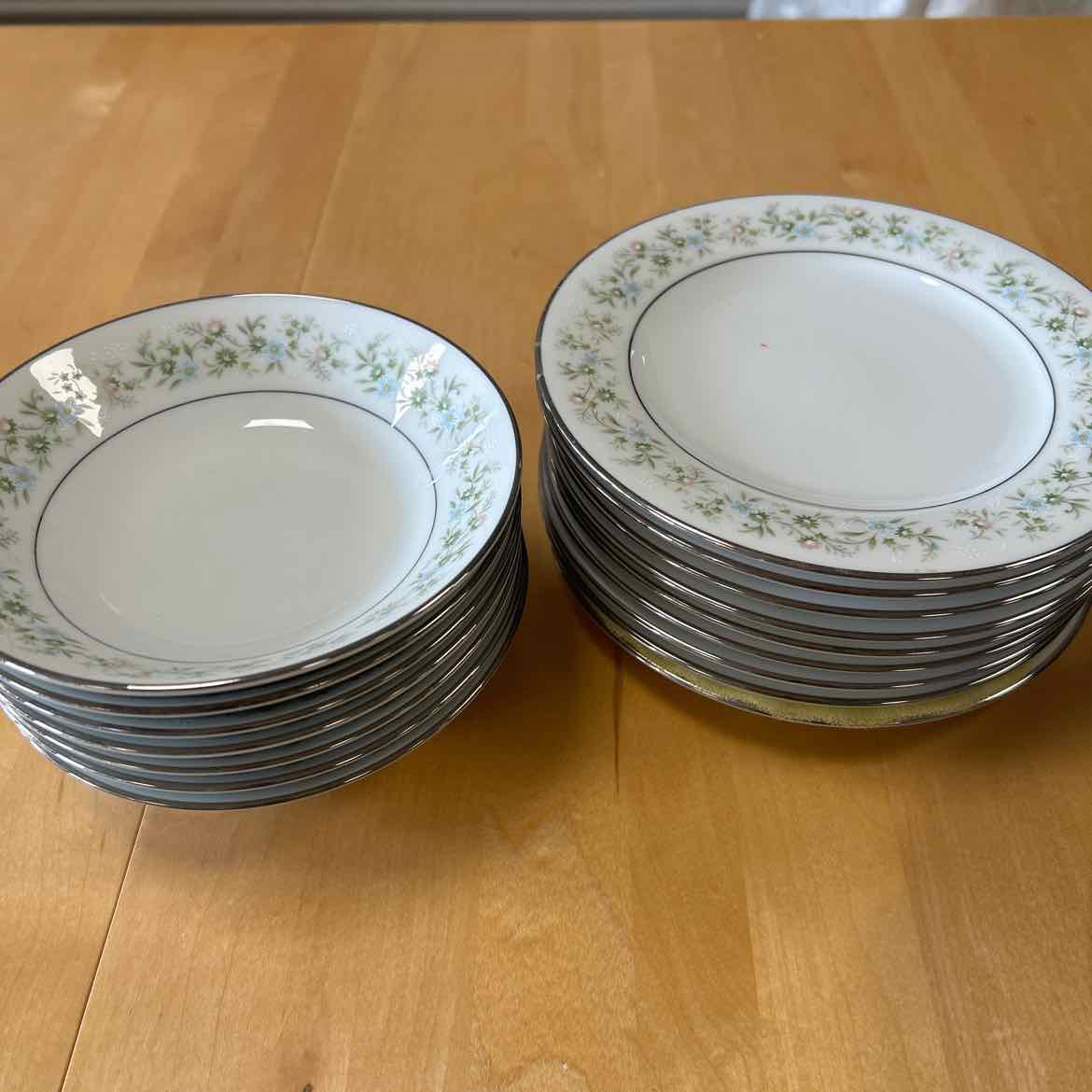 40 pc Noritake Savannah Dishes