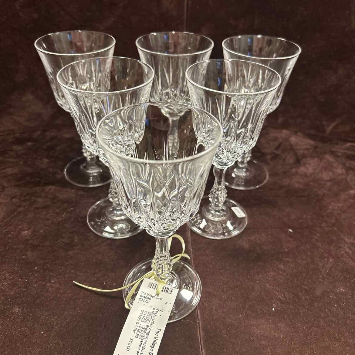 6 Medium Wine Glasses w/Diamond Pattern