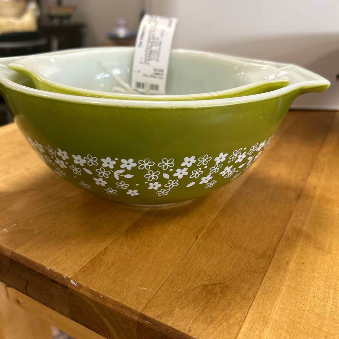2 Vintage Pyrex Crazy Daisy Bowls