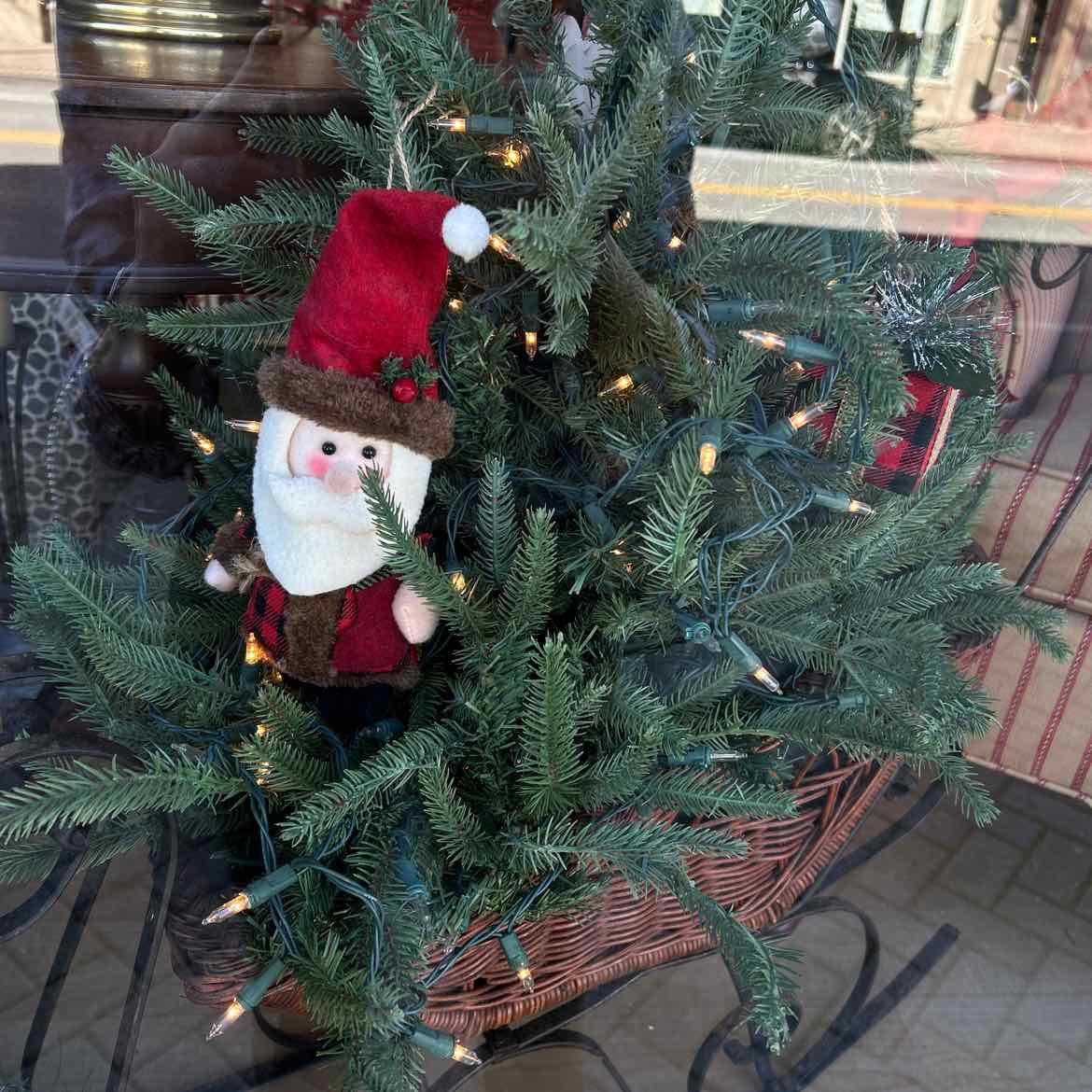 Sleigh w/Evergreens & Ornaments & Lights