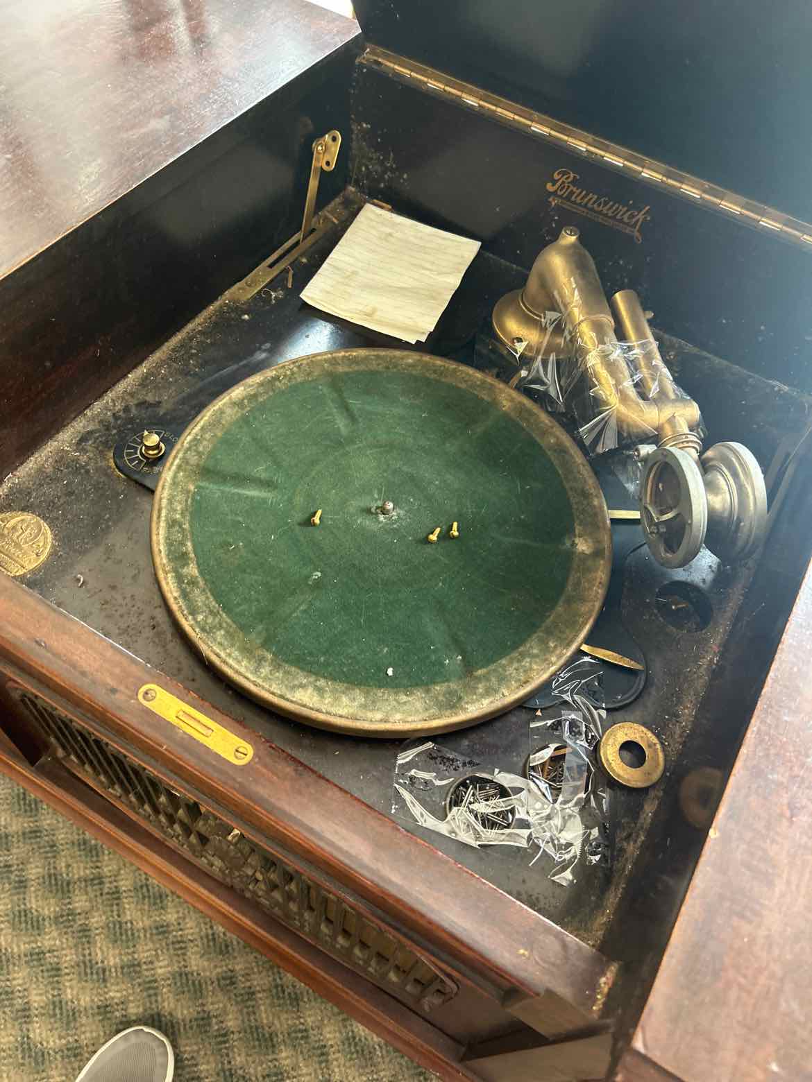 Antique Brunswick Console Phonograph w/Records