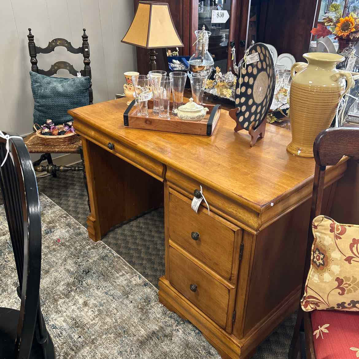 Maple Desk w/4 Drawers