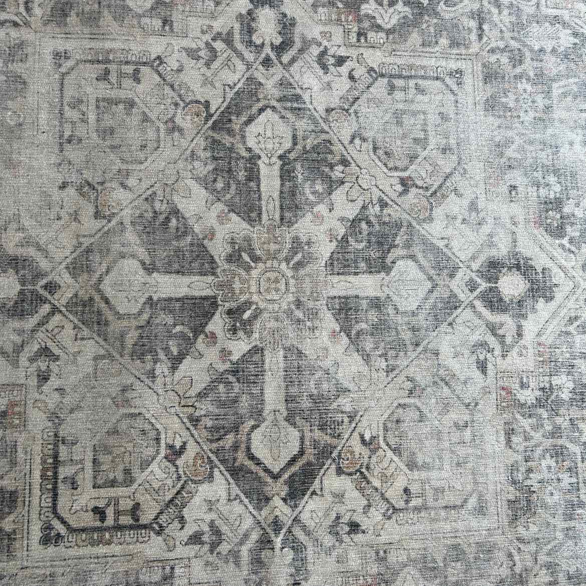 5x8 Grey/Cream Rug