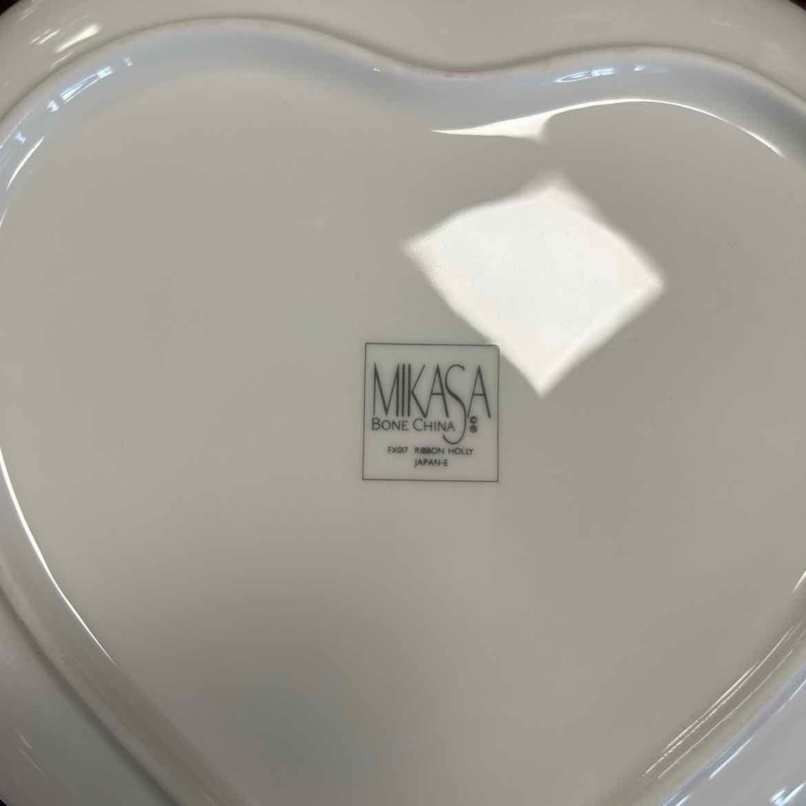 Mikasa Ribbon Holly Small Heart Dish