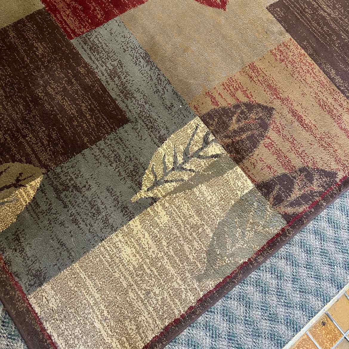 5'x7 1/2 Burgundy/Tan Rug w/Leaves