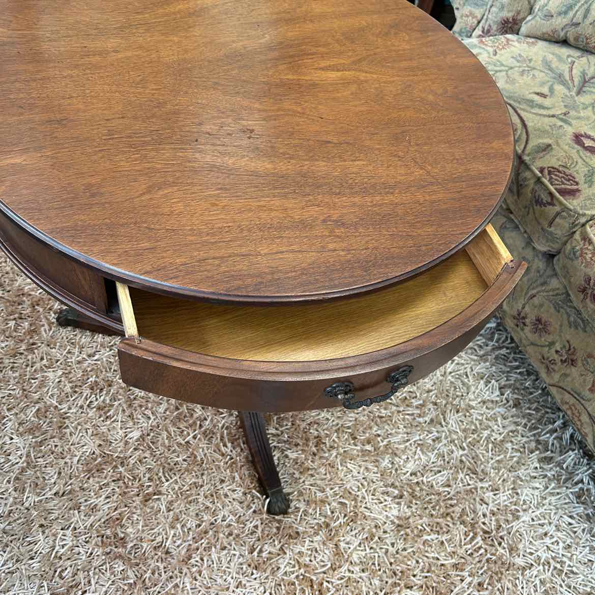 28" Round Pedestal Table w/Drawer