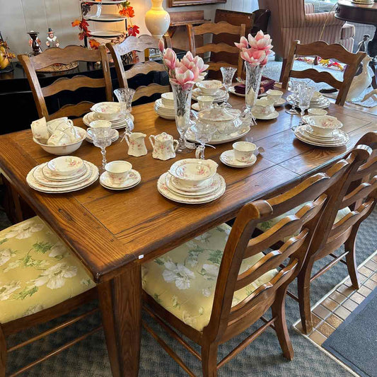 Farm Style Wood Table w/8 Chairs & 2 Leaves