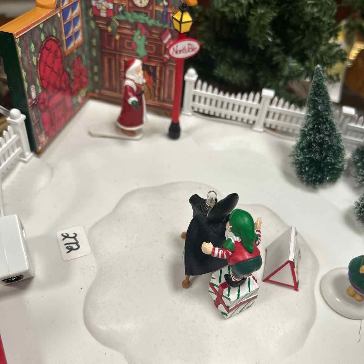 Dept. 56 Animated Photo w/Santa