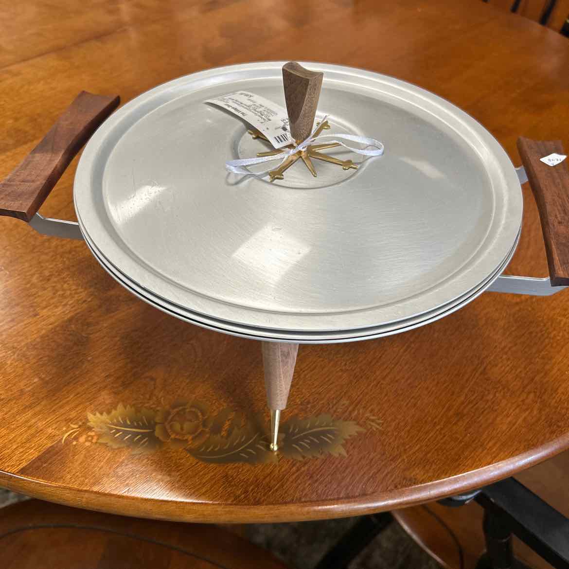 Mirro Medallion Tripod Serving Bowl w/Lid