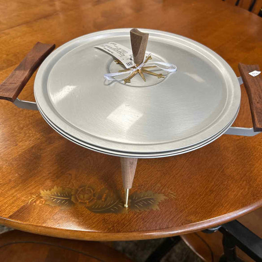 Mirro Medallion Tripod Serving Bowl w/Lid