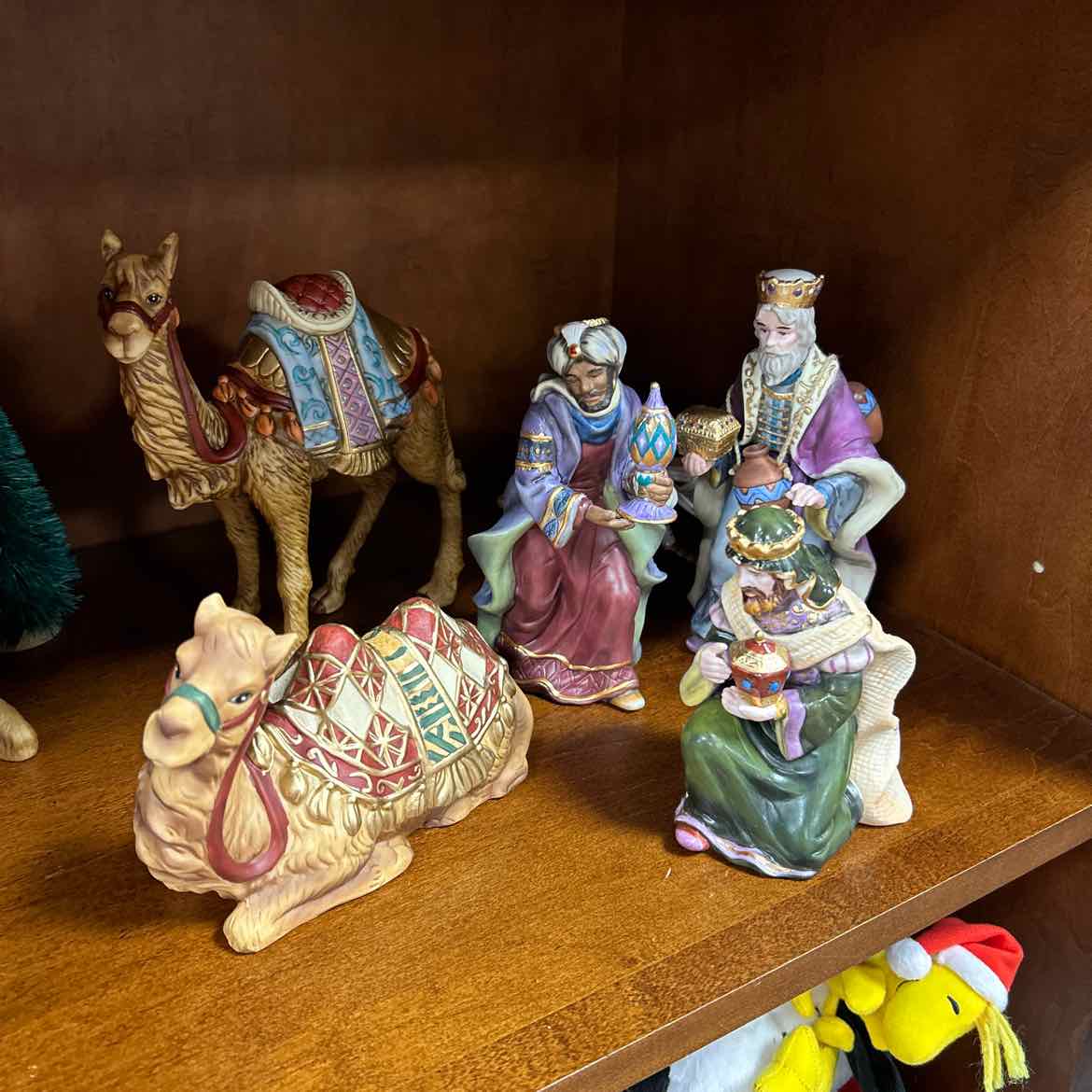 Thomas Kinkade Nativity w/Creche & 17 figurines/3 sheep