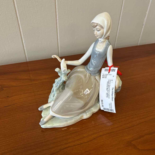 Lladro Sitting Girl w/Bird