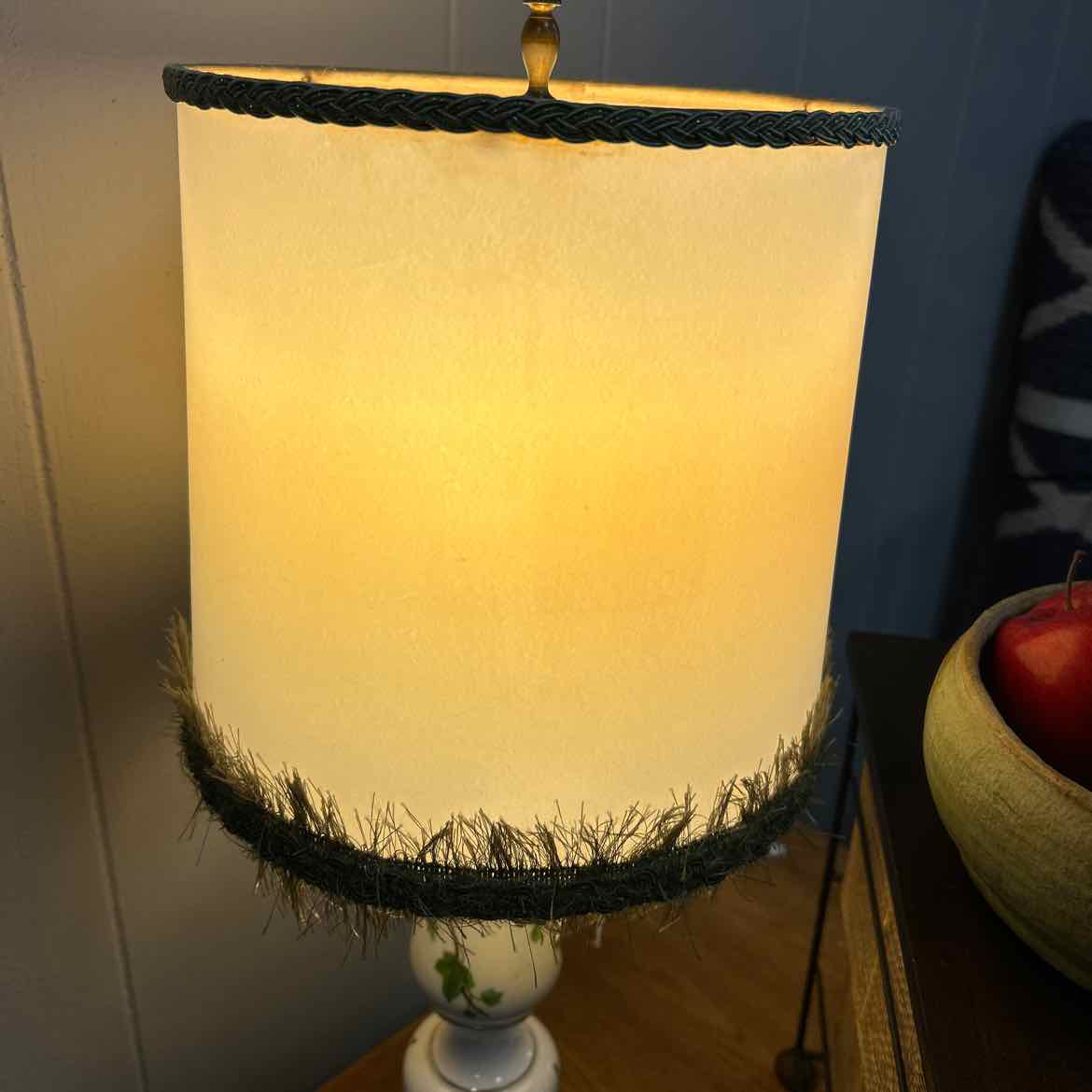 White w/Ivy Base Lamp