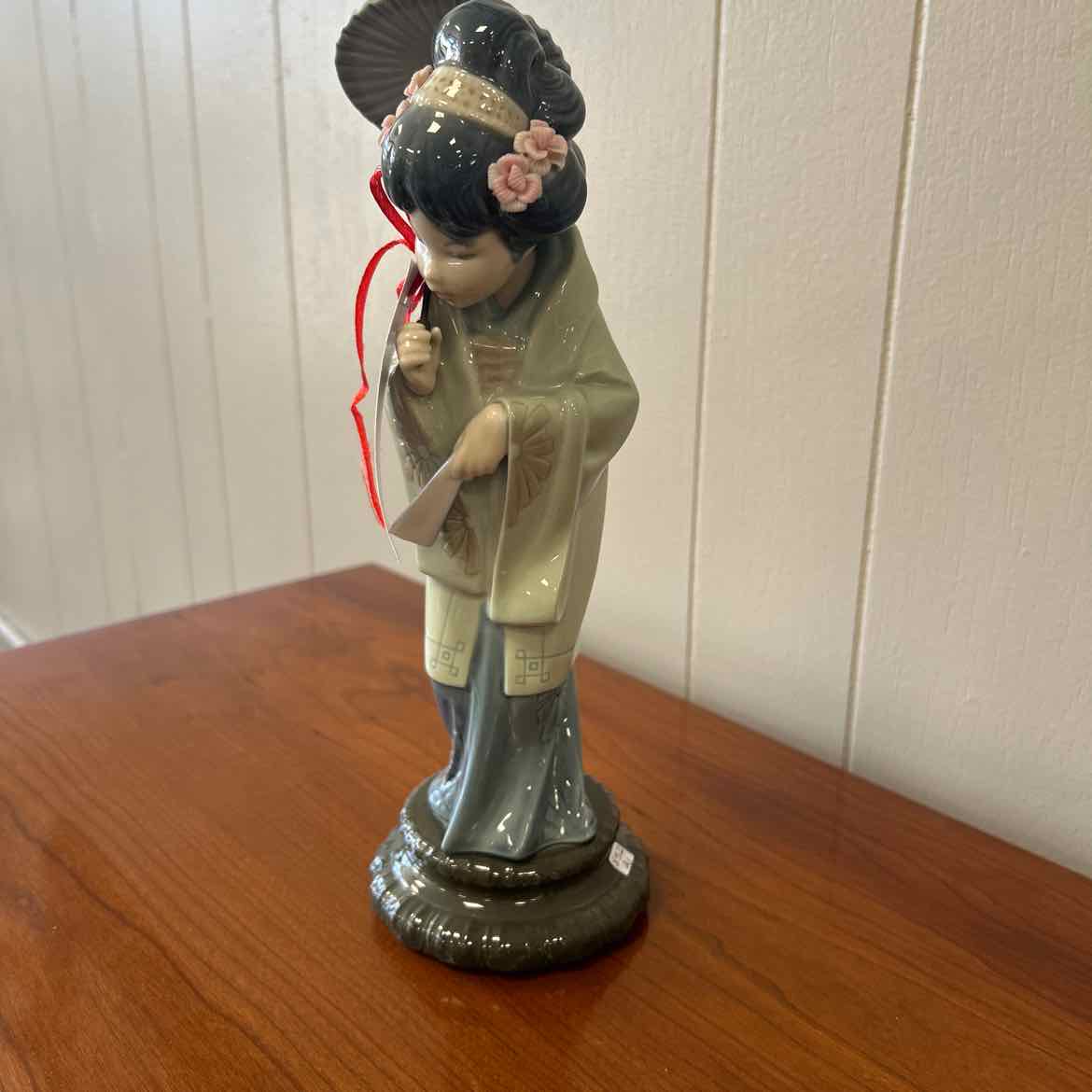 Lladro Geisha Girl w/Umbrella