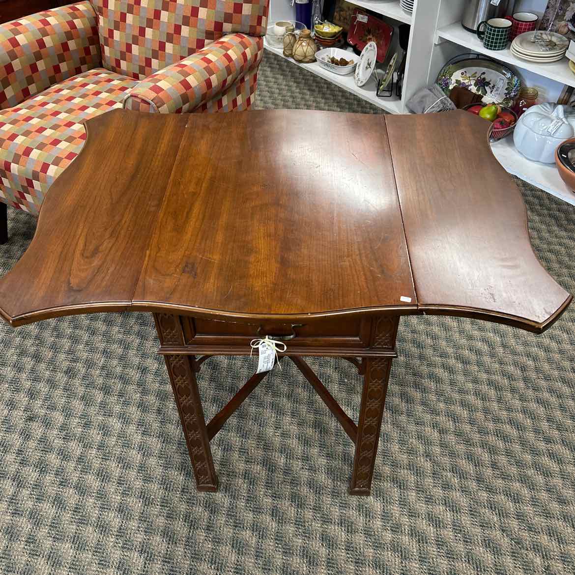 Drop Leaf End Table w/Carved Design and Drawer