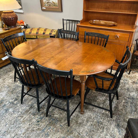 Hitchcock Wooden Table w/8 chairs/2Leaves/Pads