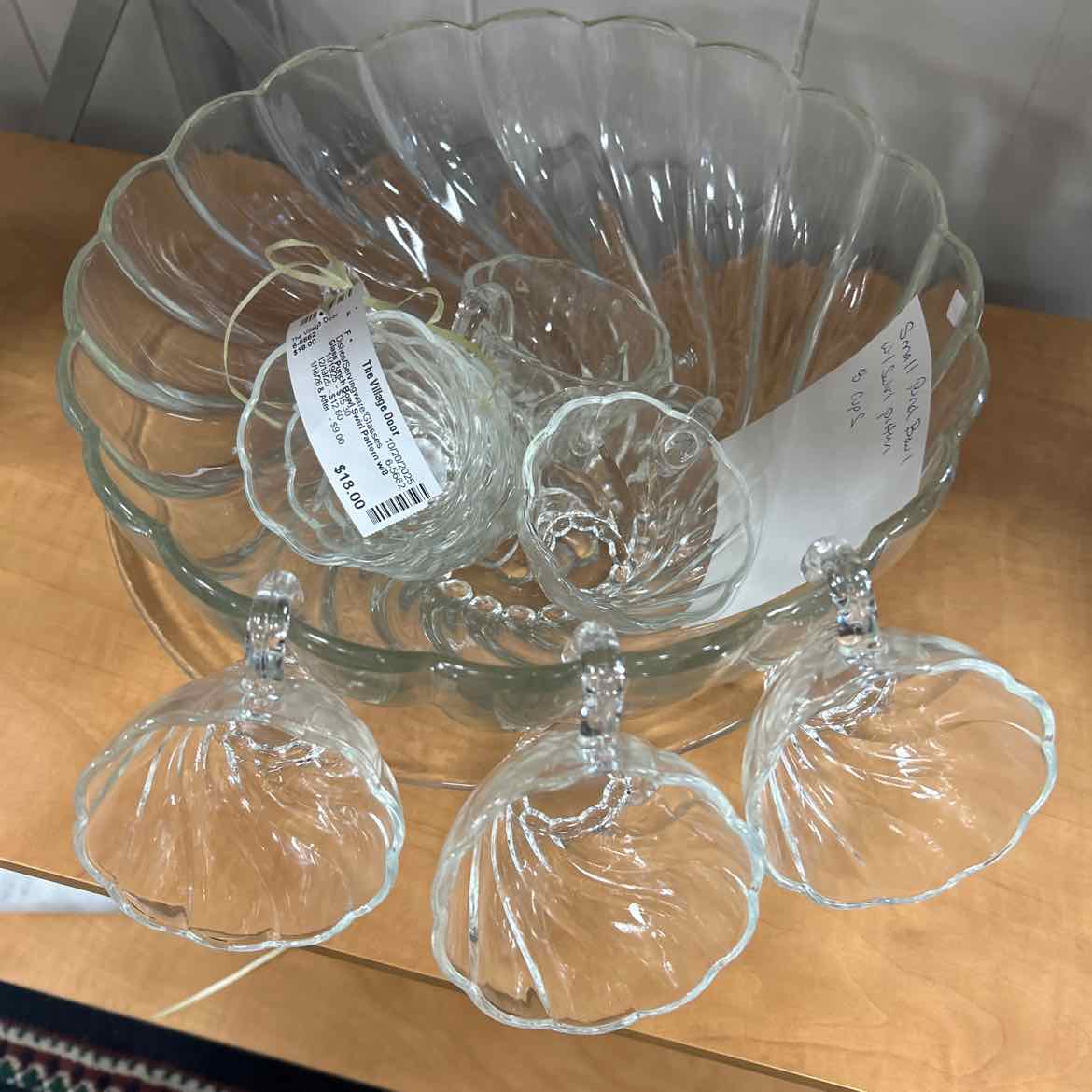 Glass Punch Bowl Swirl Pattern w/8 Cups
