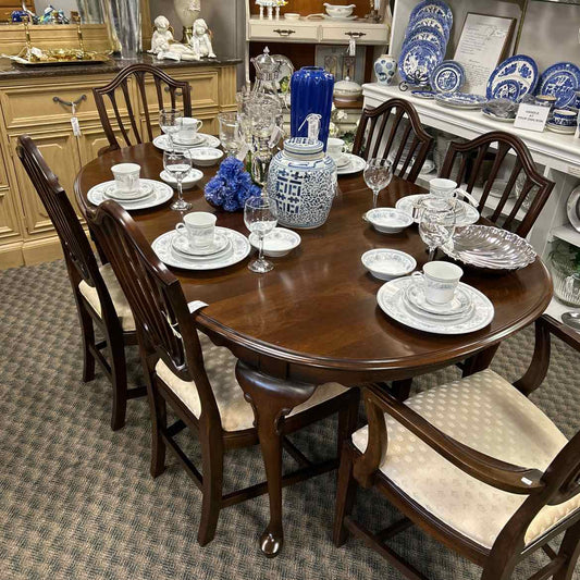 Ethan Allen Oval Dining Table w/5 Chairs/2 Leaves & Pads