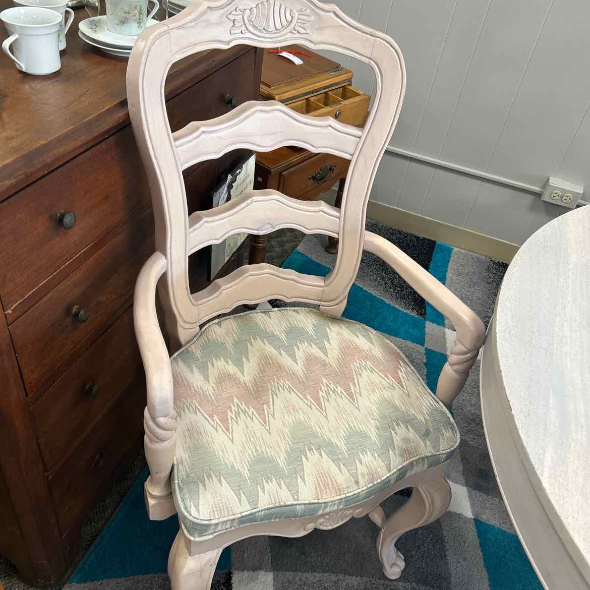 Dining Room Table w/6 AS IS Chairs/6 Leaves