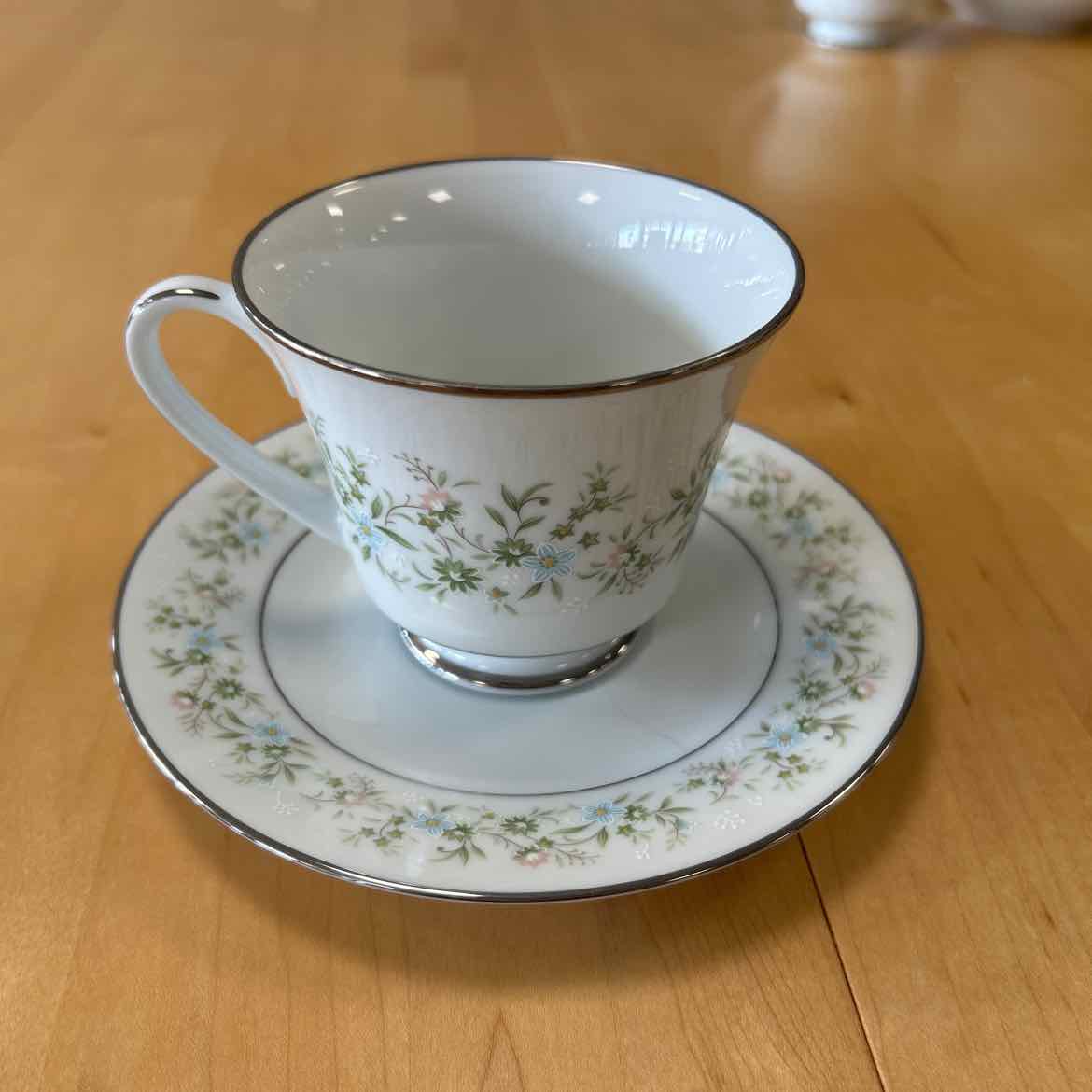 40 pc Noritake Savannah Dishes
