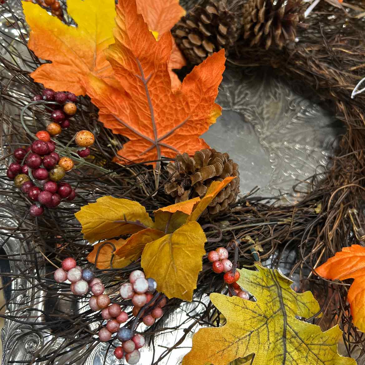 Wreath w/Fall Leaves/Pinecones