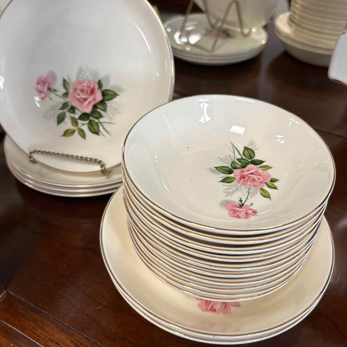 60 Pc China w/Pink Roses