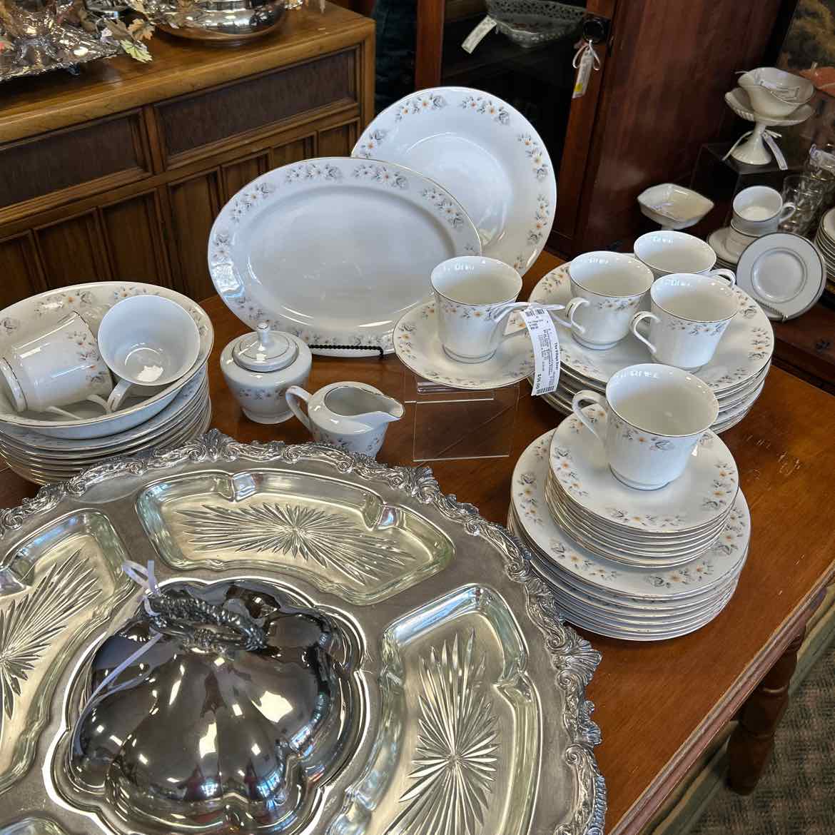 44 pc China -Snowflake Pattern