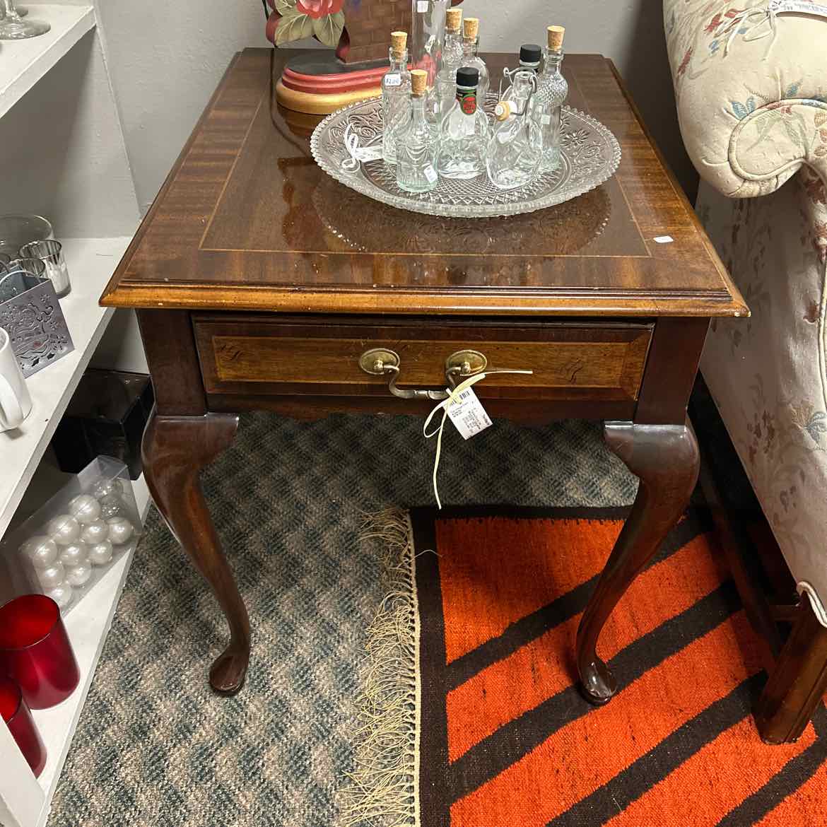 Wood End Table w/Drawer